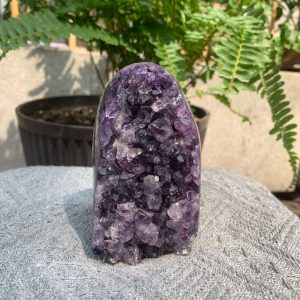 HỐC THẠCH ANH TÍM NHỎ – SMALL AMETHYST GEODE (TV563), KL: 0,566KG, KT: 10*3,5CM