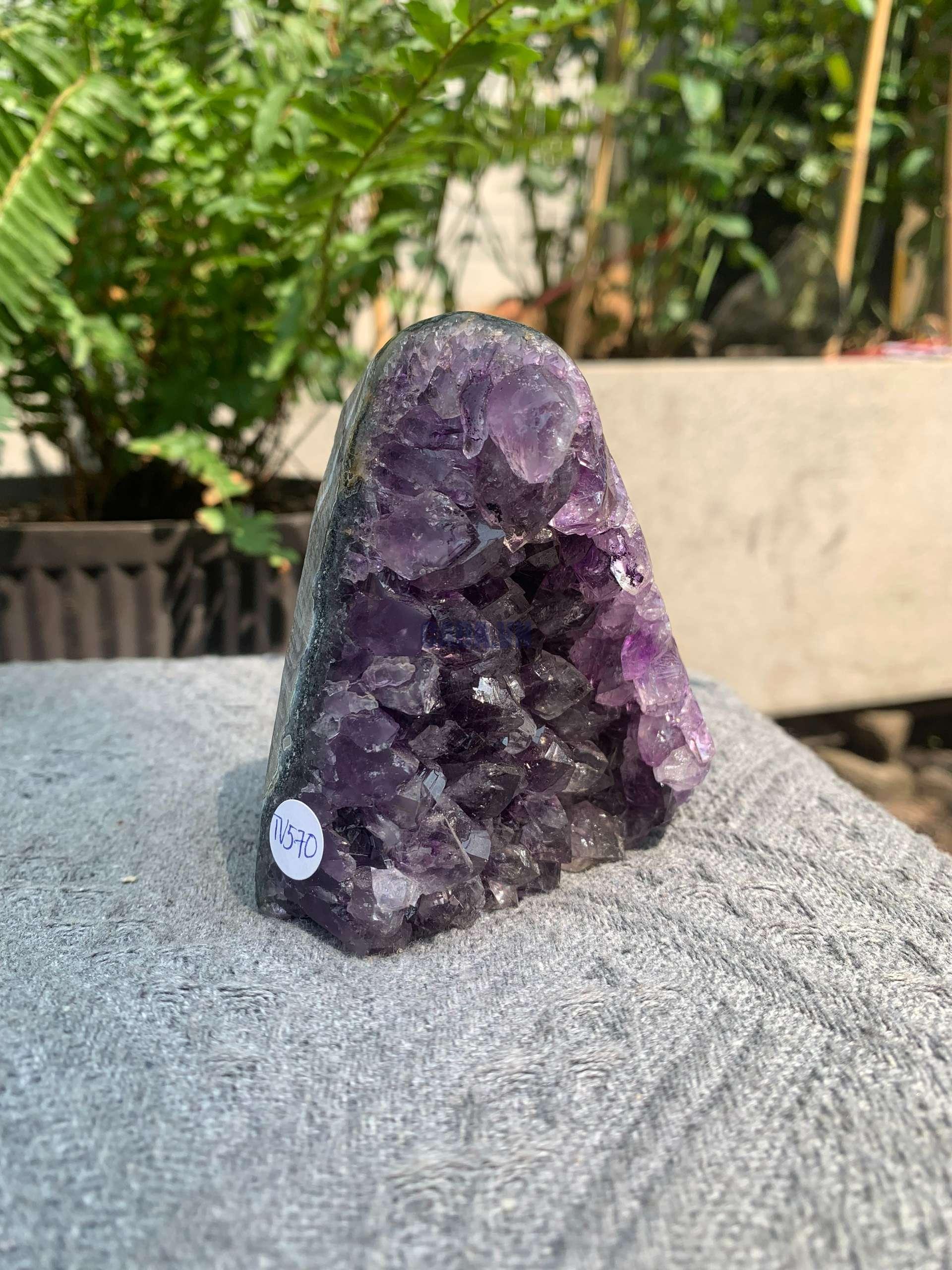 HỐC THẠCH ANH TÍM NHỎ – SMALL AMETHYST GEODE (TV570), KL: 0,452KG, KT: 8,5*8CM