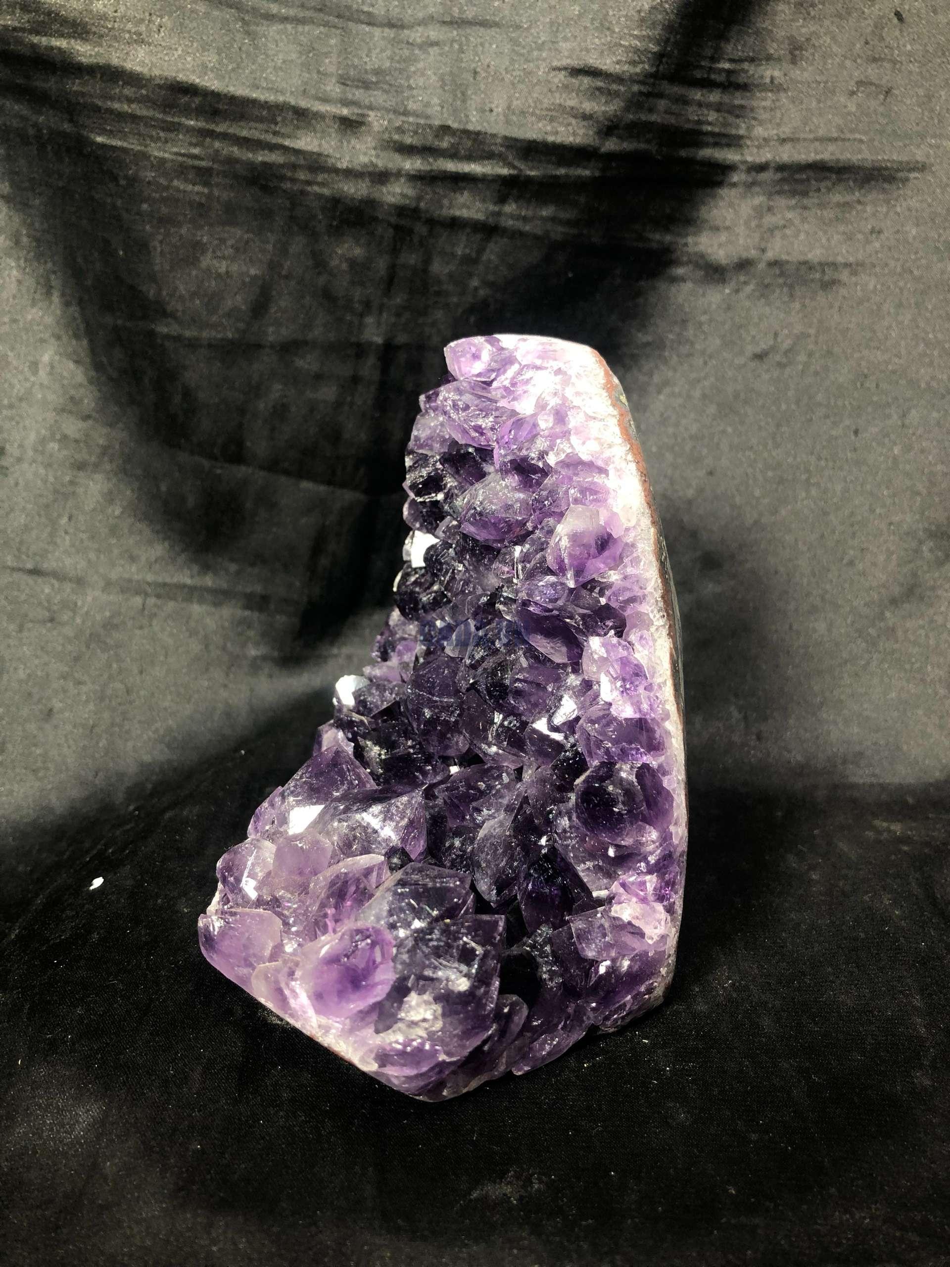 HỐC THẠCH ANH TÍM NHỎ – SMALL AMETHYST GEODE (TV588), KL: 0,856KG, KT: 10*9CM