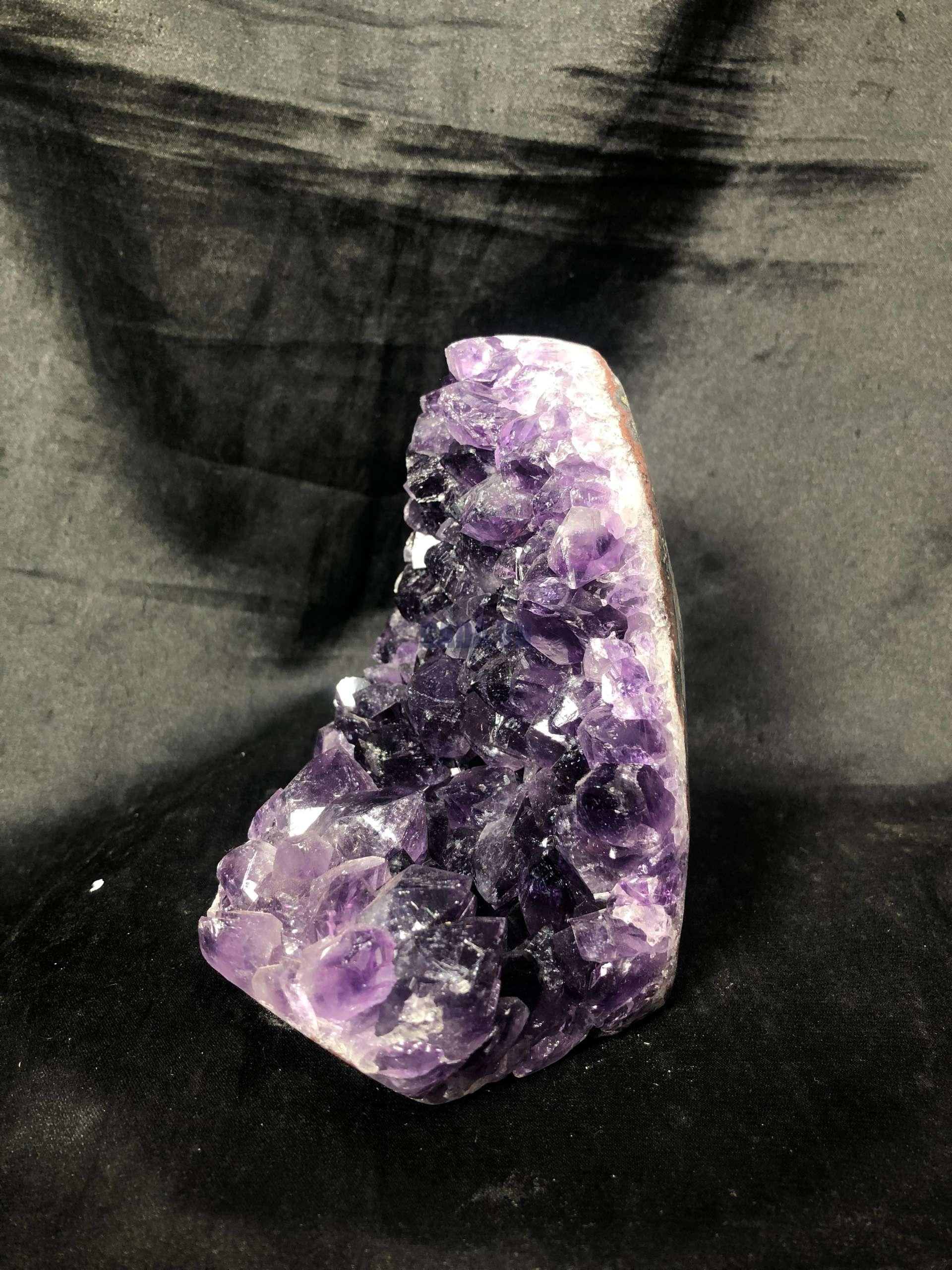 HỐC THẠCH ANH TÍM NHỎ – SMALL AMETHYST GEODE (TV588), KL: 0,856KG, KT: 10*9CM