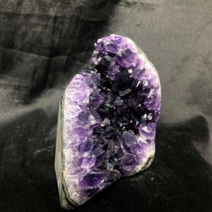 HỐC THẠCH ANH TÍM NHỎ – SMALL AMETHYST GEODE (TV593), KL: 0,538KG, KT: 8,5*7,7CM