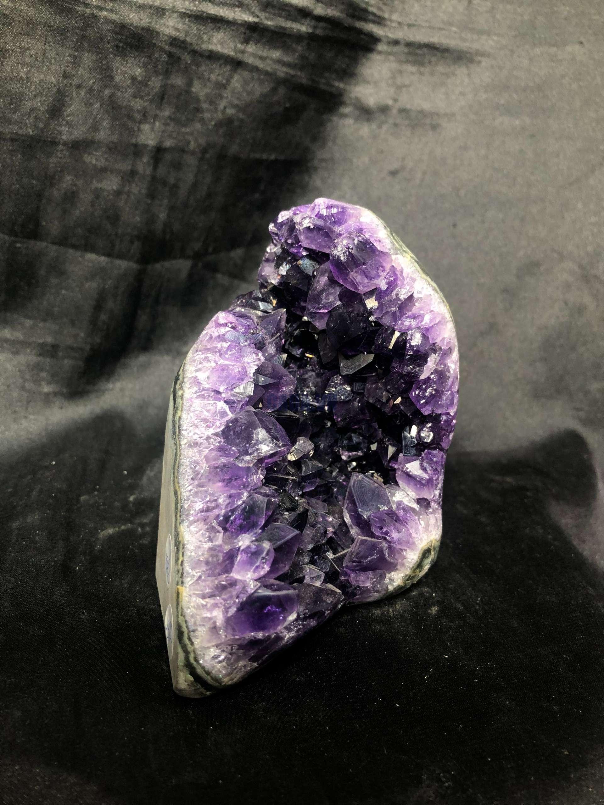 HỐC THẠCH ANH TÍM NHỎ – SMALL AMETHYST GEODE (TV593), KL: 0,538KG, KT: 8,5*7,7CM