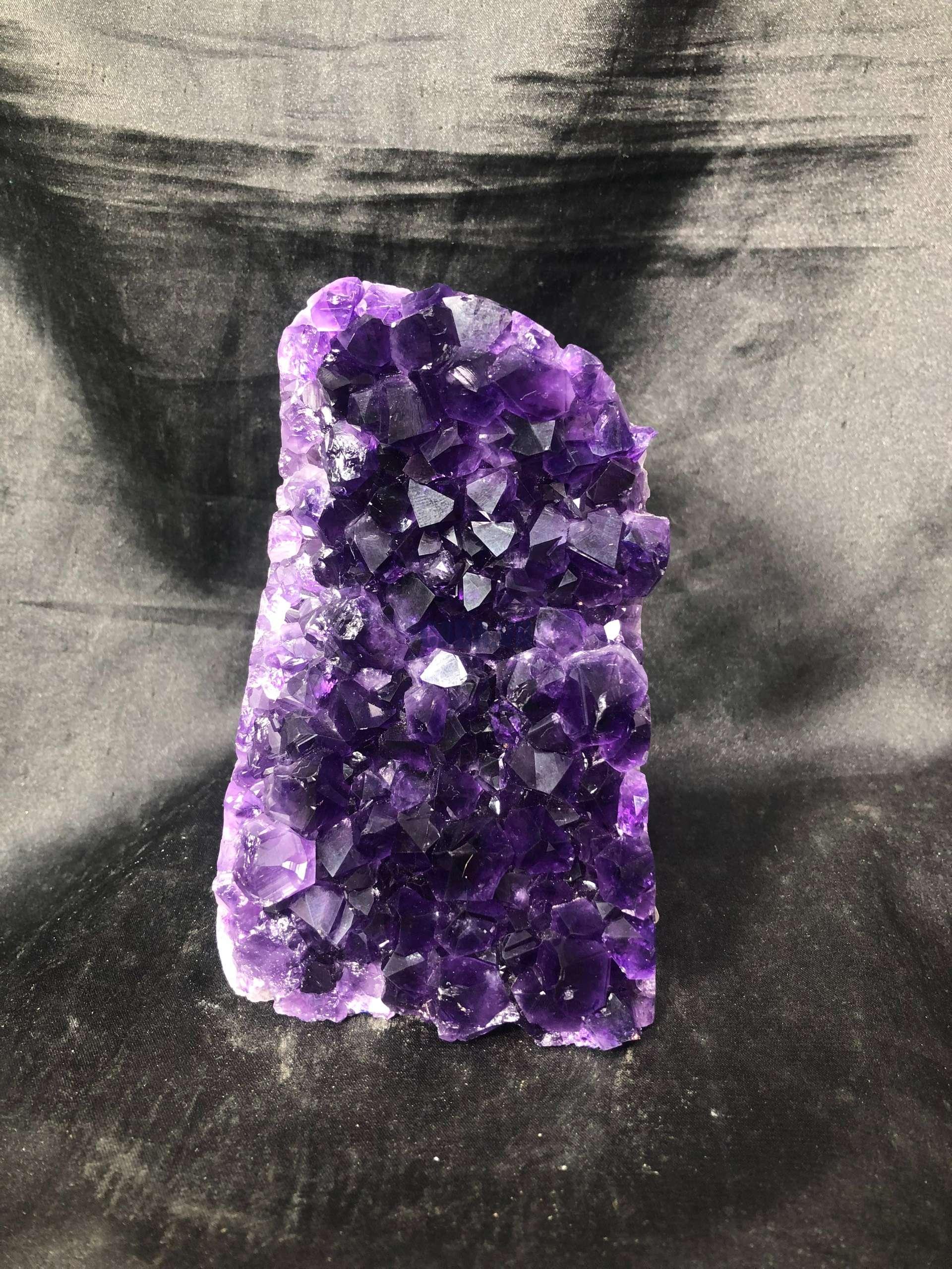 HỐC THẠCH ANH TÍM NHỎ – SMALL AMETHYST GEODE (TV608), KL: 1,124KG, KT: 12,7*8CM