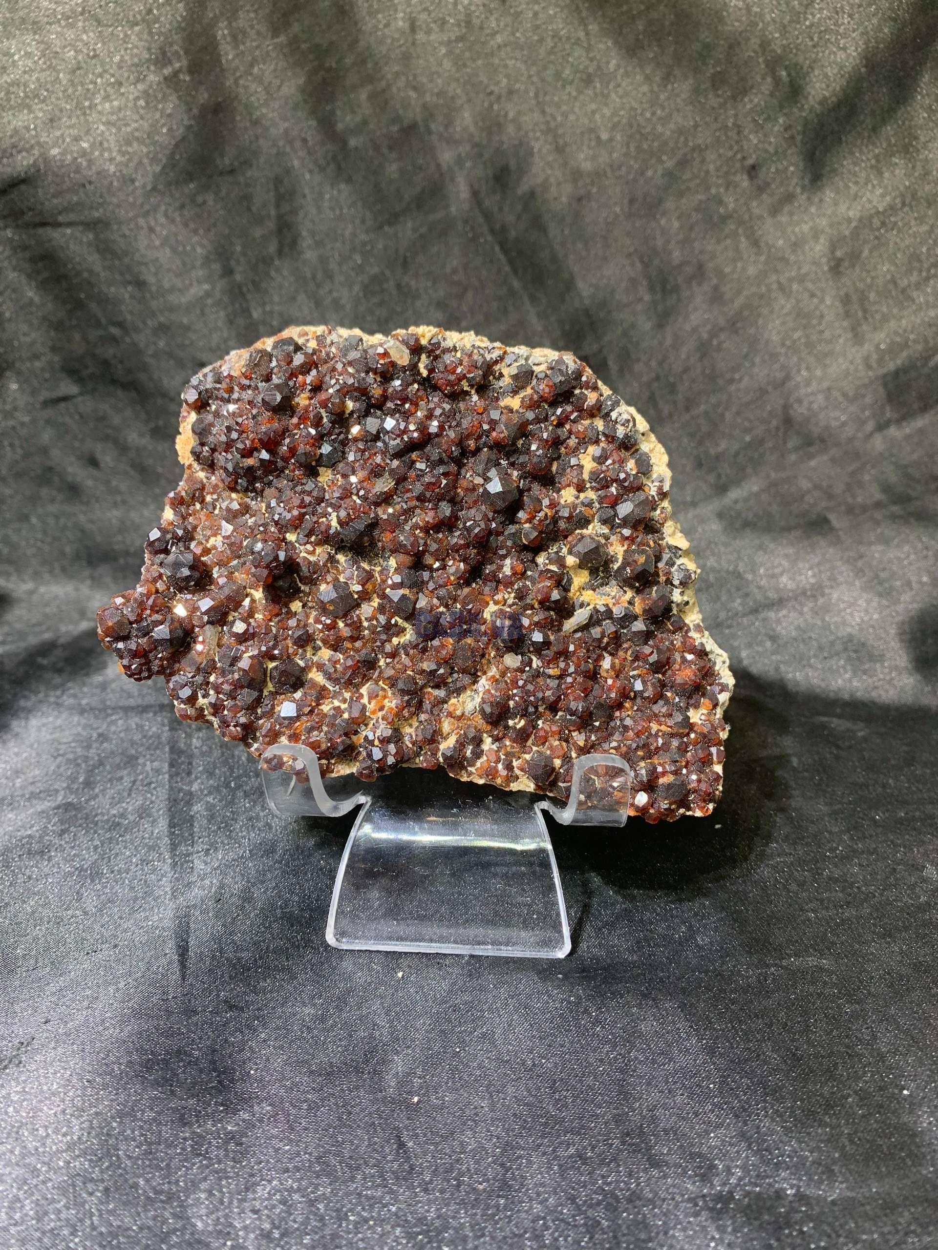 GARNET SPECIMEN – TINH THỂ SƯU TẦM, KL: 0,3kg - KT: 10x7cm | CADA DECOR
