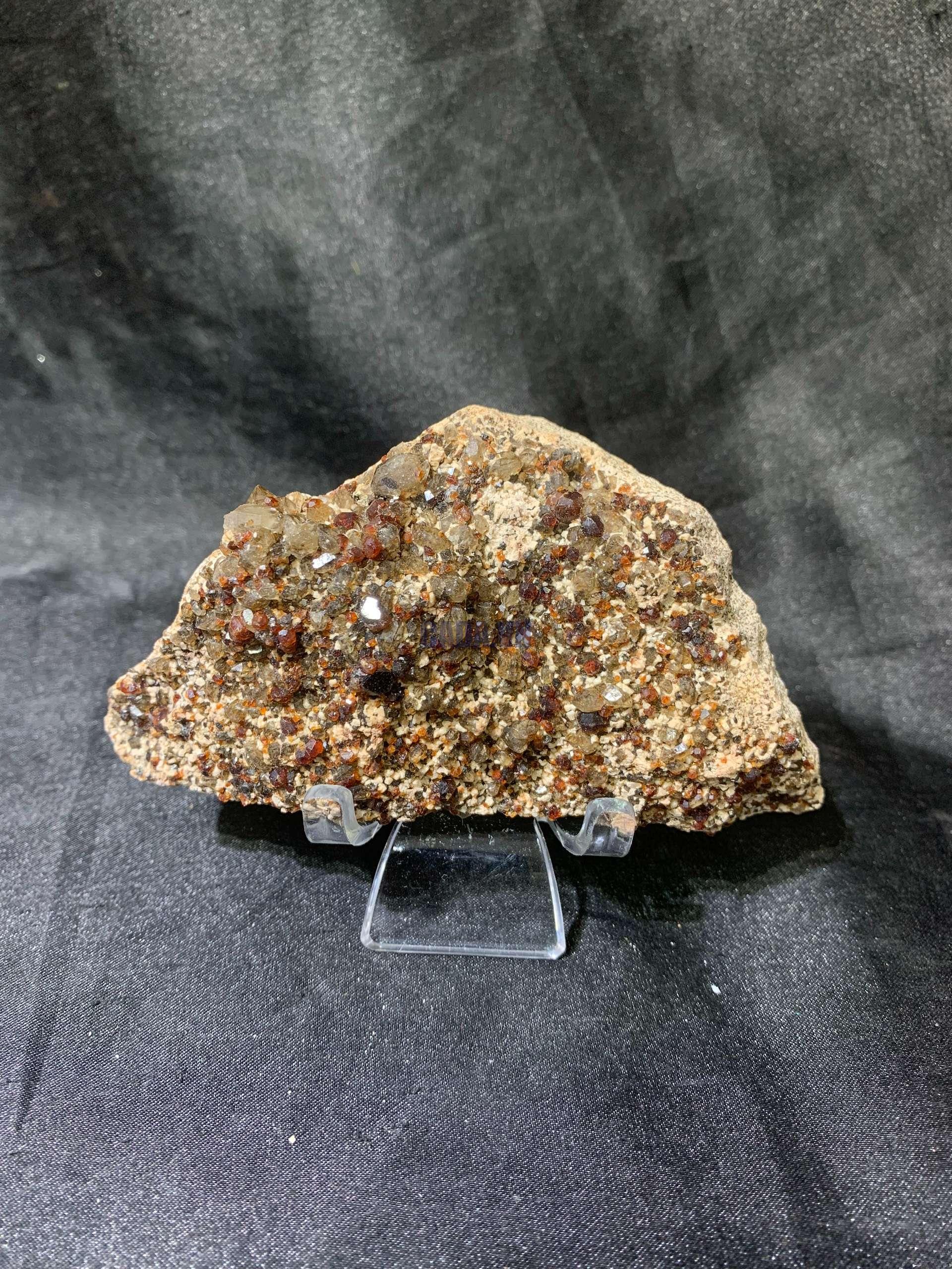 GARNET SPECIMEN – TINH THỂ SƯU TẦM, KL: 0,197kg – KT: 11x6cm | CADA DECOR