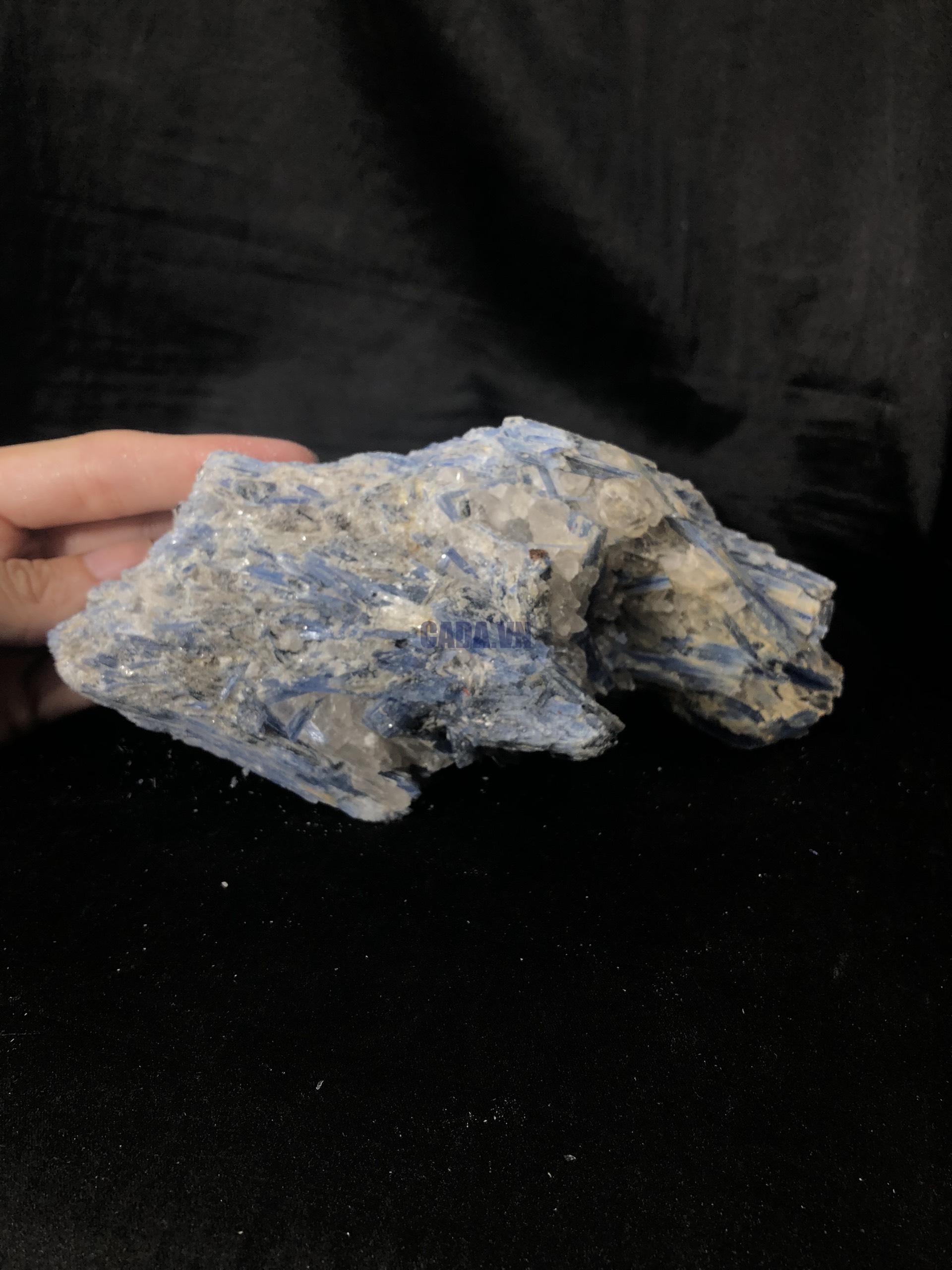 KYANITE SPECIMEN – TINH THỂ SƯU TẦM, KL: 0,57kg | CADA DECOR