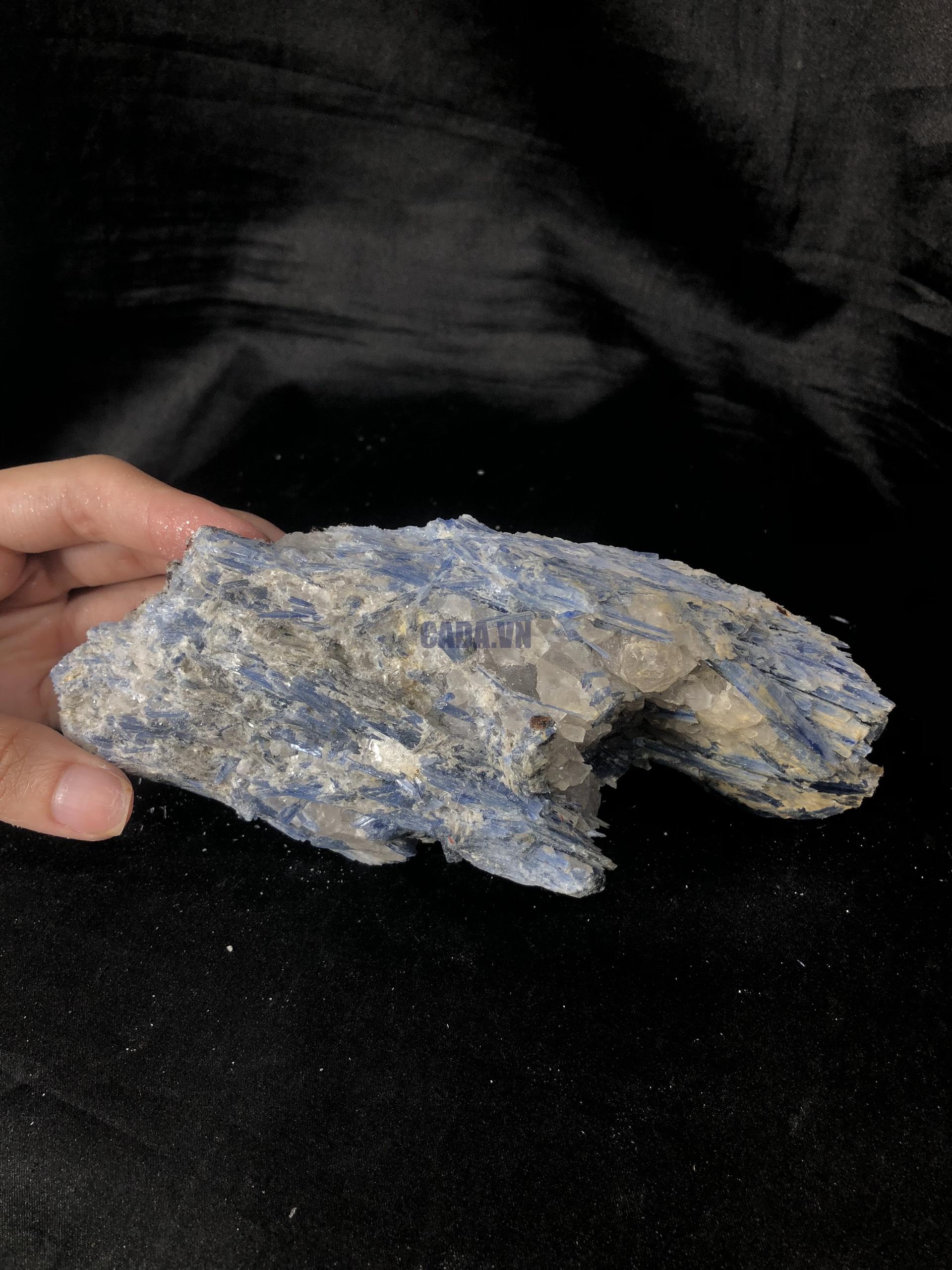 KYANITE SPECIMEN – TINH THỂ SƯU TẦM, KL: 0,57kg | CADA DECOR