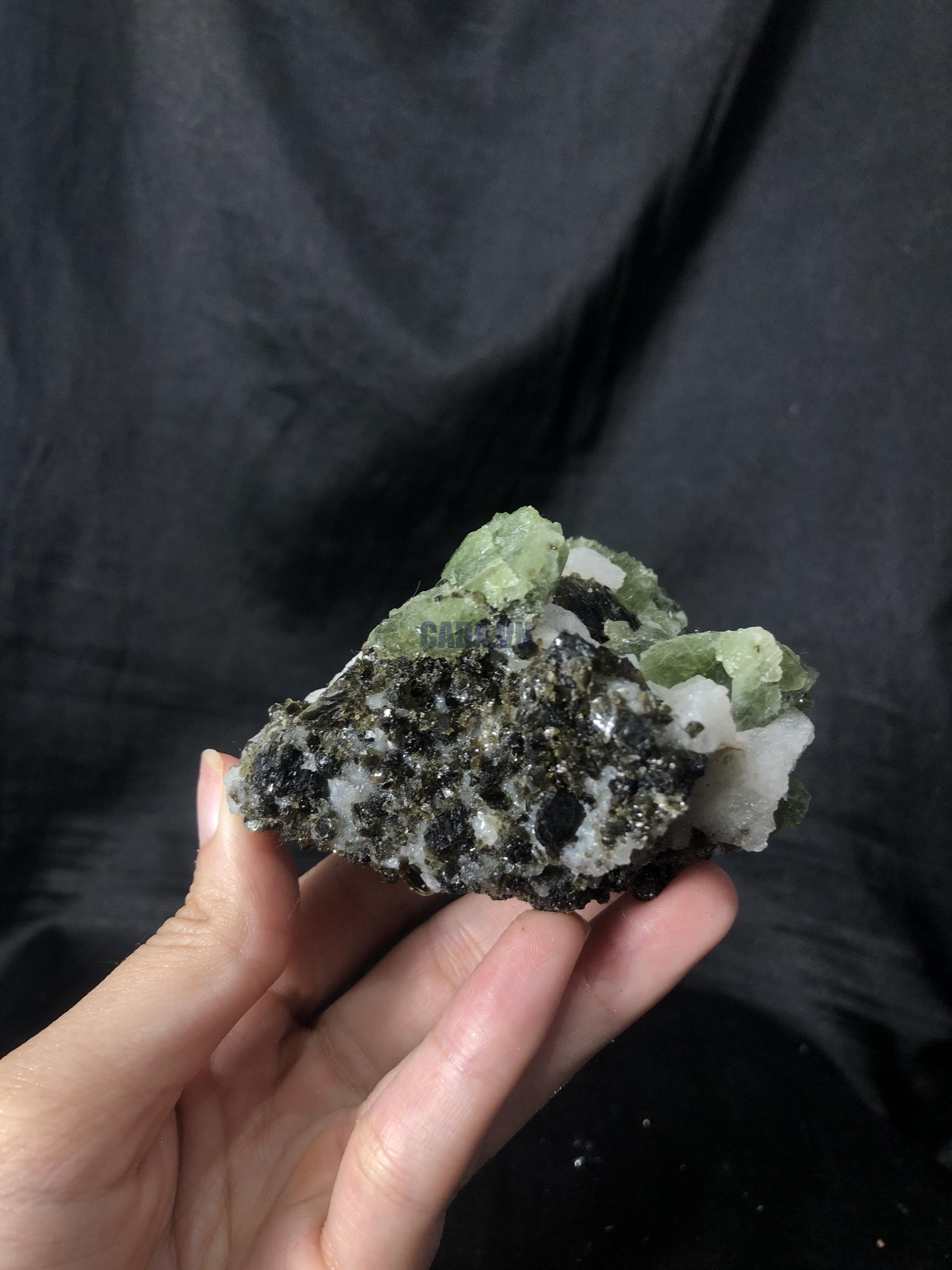 DIOPSITE SPECIMEN – TINH THỂ SƯU TẦM, KL: 247,6g | CADA DECOR