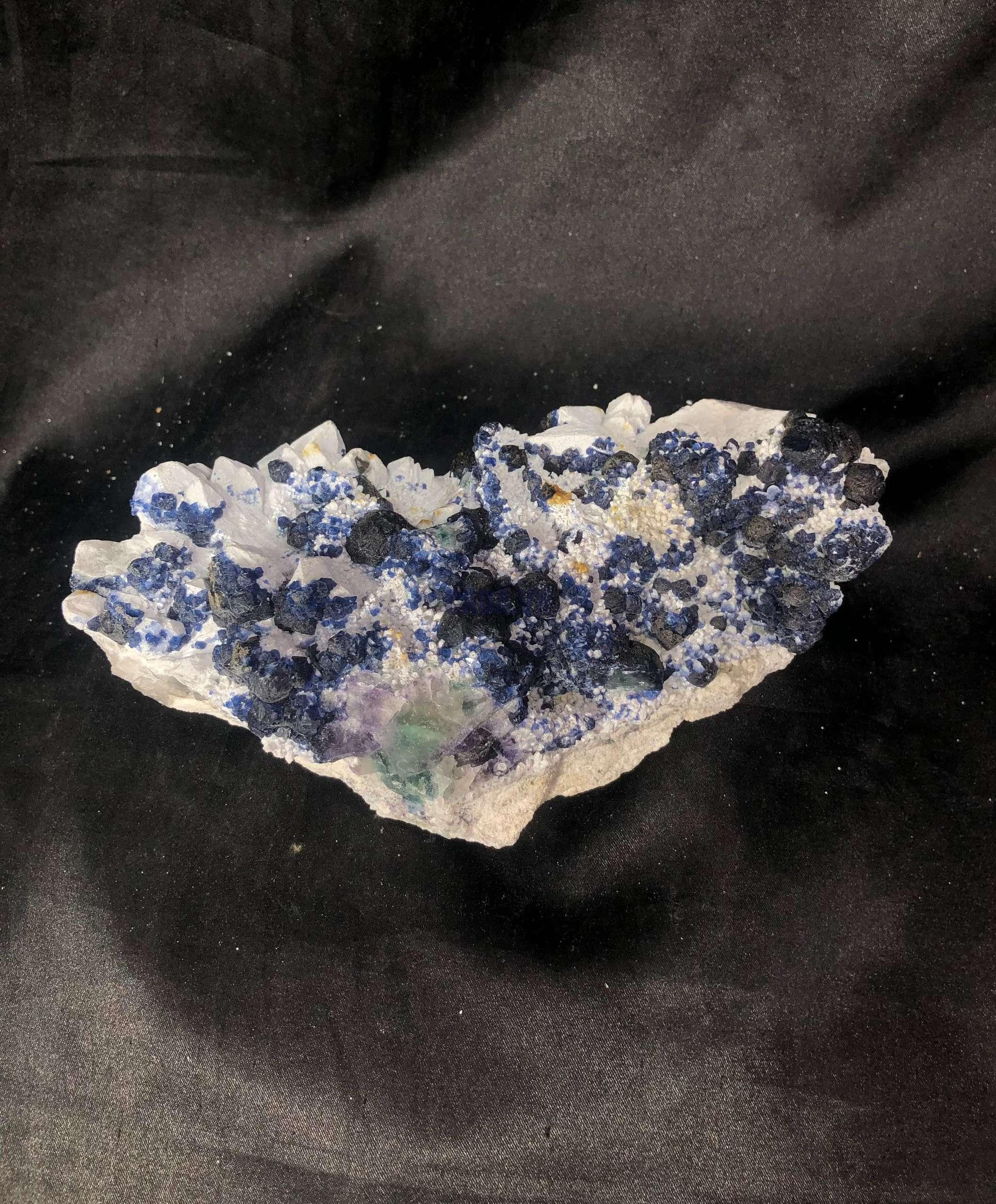 TINH THỂ BLUEBERRY FLUORITE – TINH THỂ SƯU TẦM | CADA DECOR