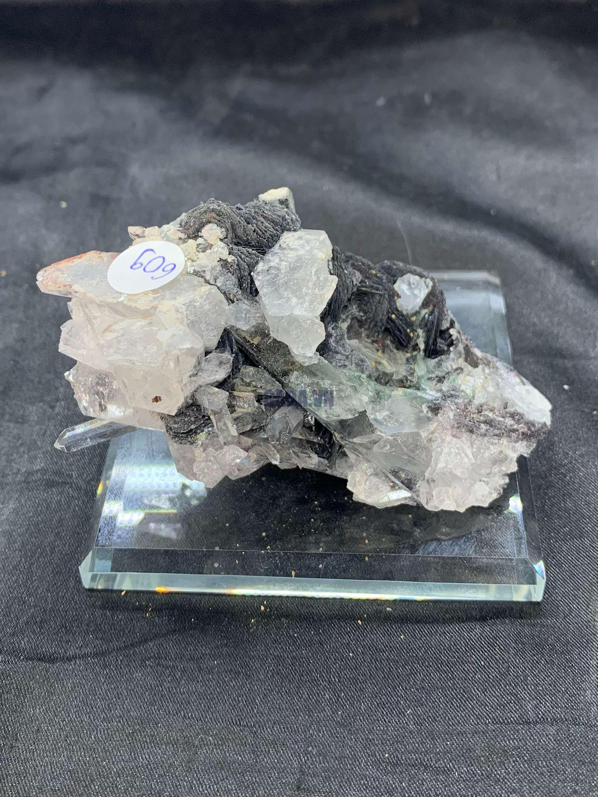Tinh thể Speculerite and Quartz - Tinh thể Thạch Anh cộng sinh Bông Hồng Đen | CADA DECOR