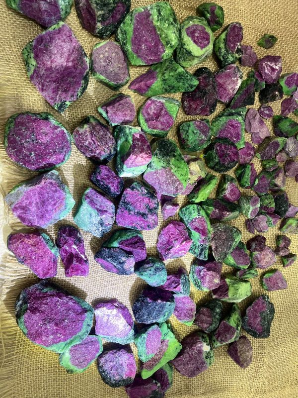 Đá Thô Ruby In Zoisite | CADA DECOR