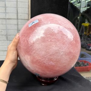 Quả cầu thạch anh hồng nặng 29 kg đk 27,6 cm