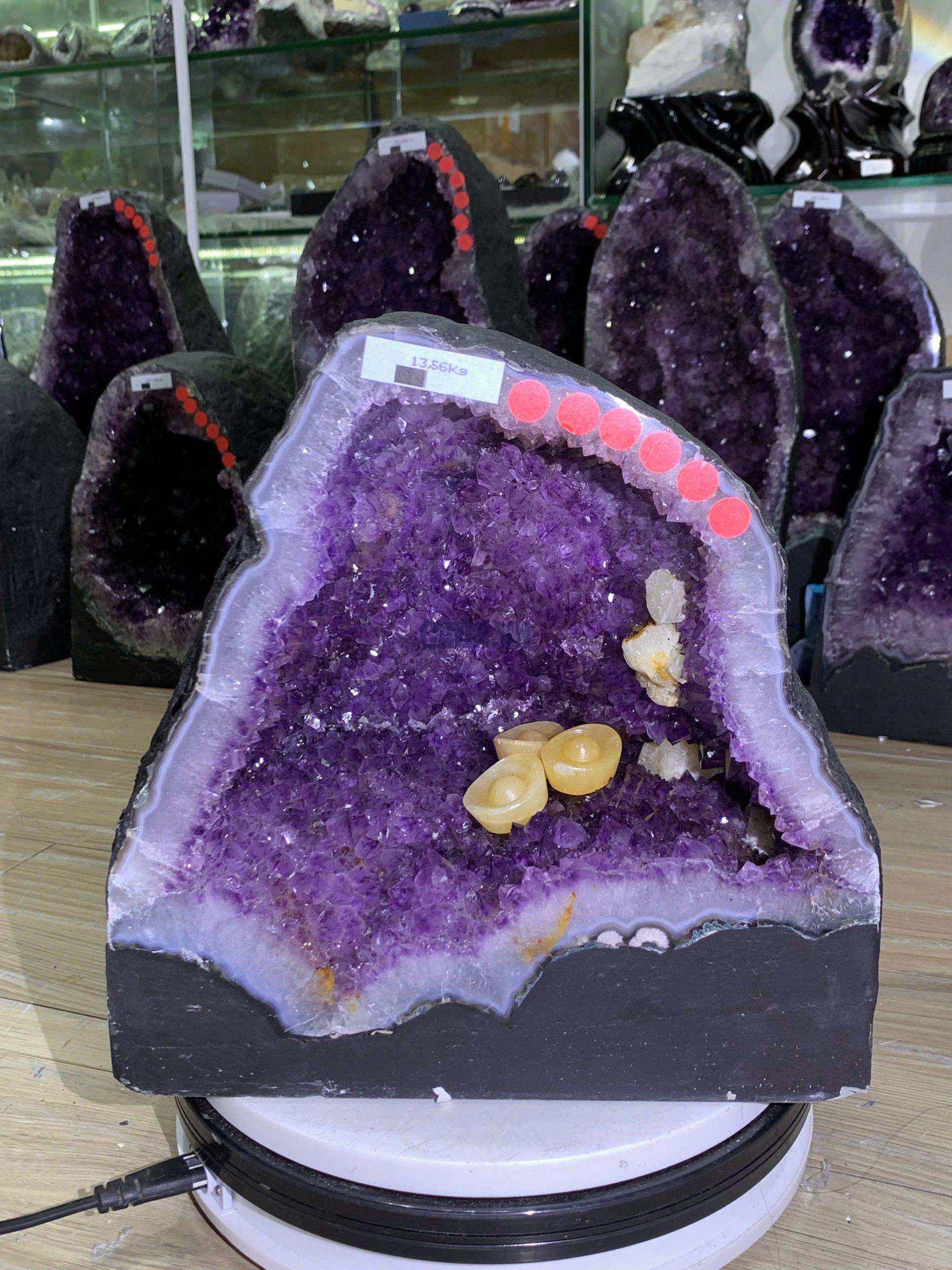 Hốc thạch anh tím tự nhiên - KT: 25x25cm - KL: 13.56kg 