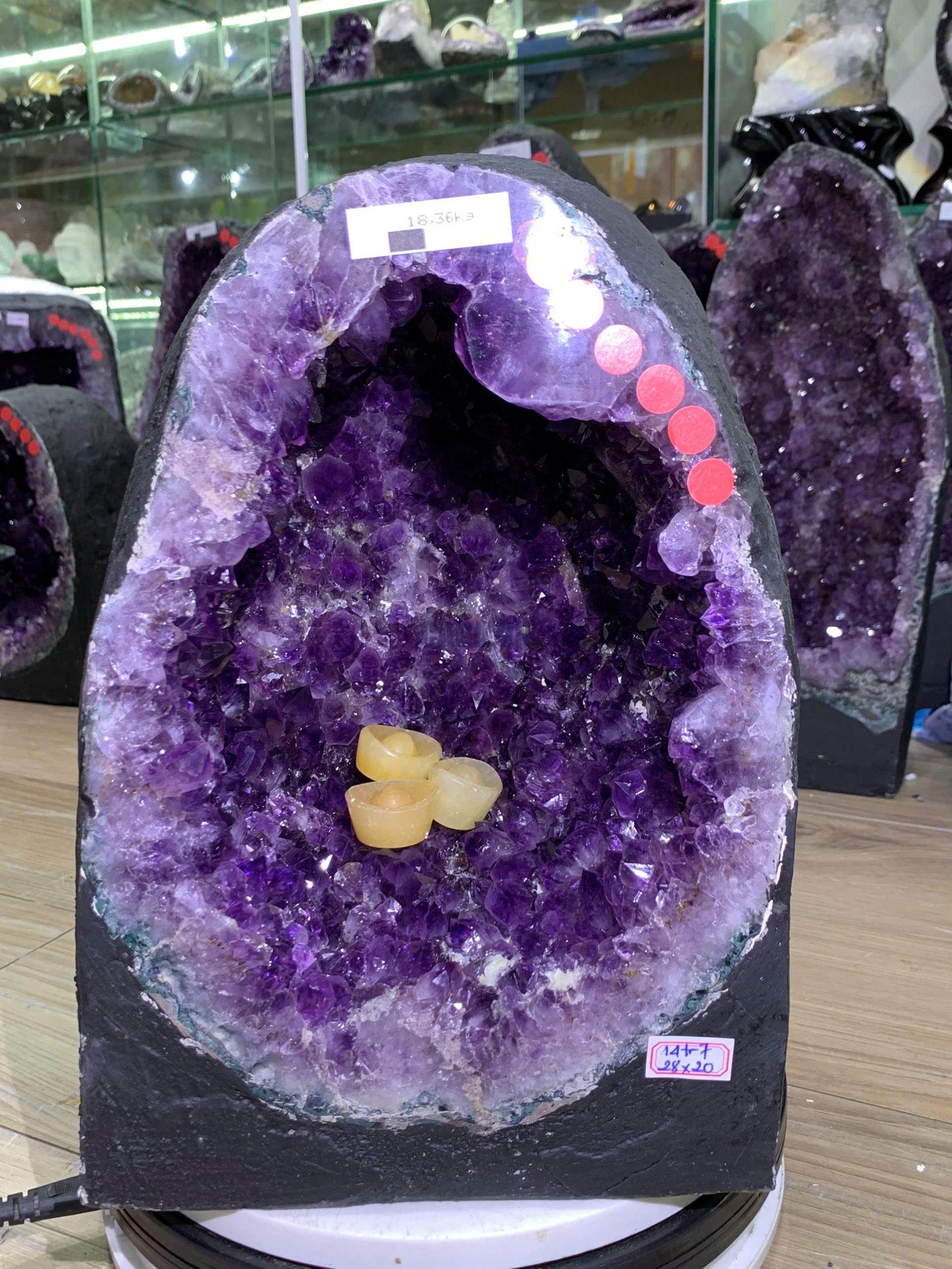 Hốc thạch anh tím tự nhiên - KT: 28x20cm - KL: 18.36kg