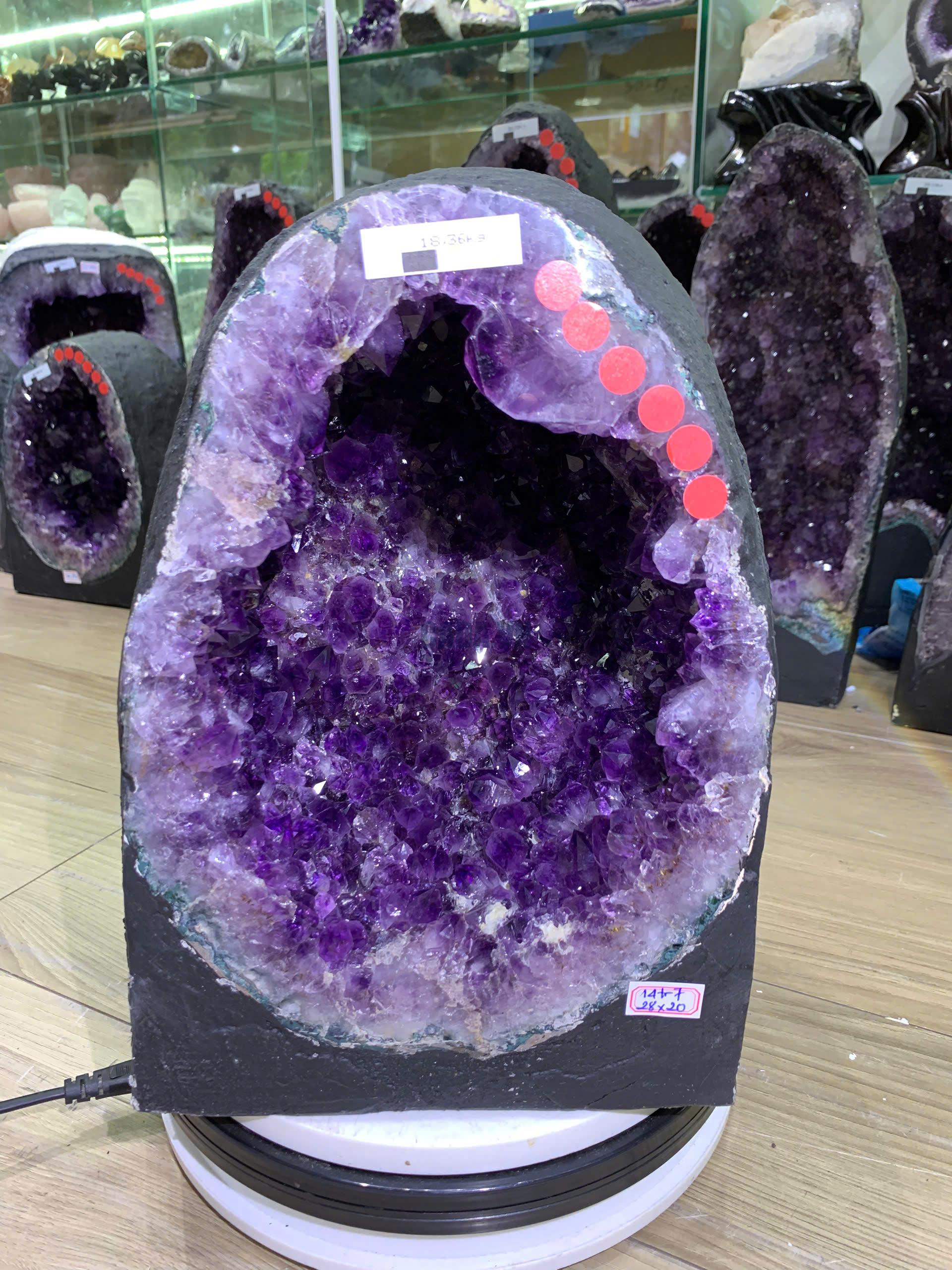 Hốc thạch anh tím tự nhiên - KT: 28x20cm - KL: 18.36kg