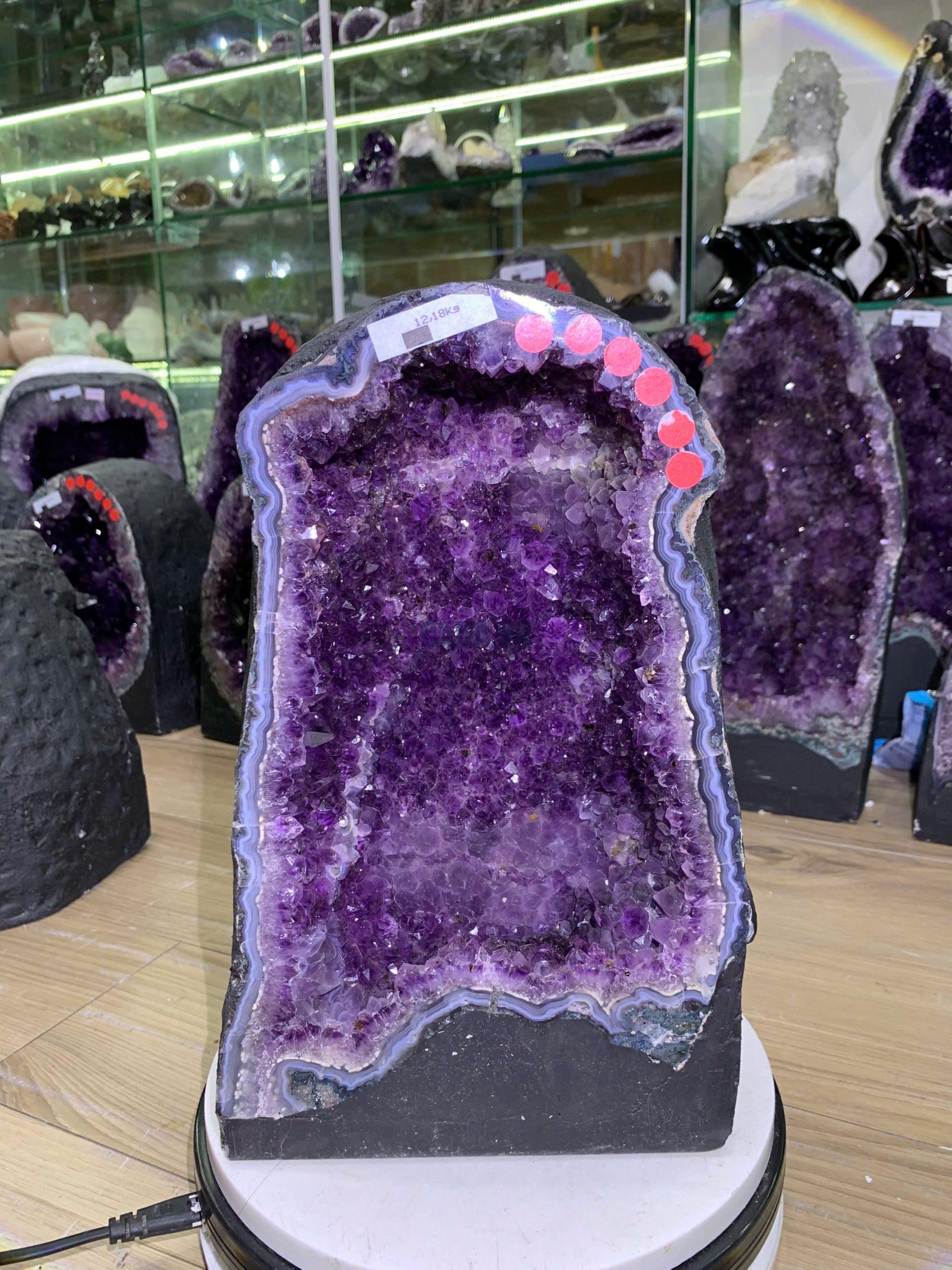 Hốc thạch anh tím tự nhiên - KT: 31.5x19.5cm - KL: 12.18kg