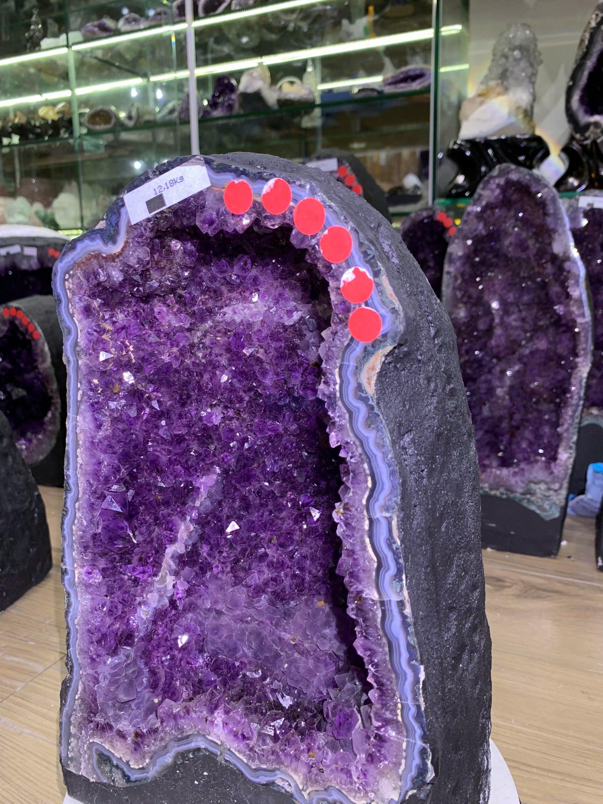 Hốc thạch anh tím tự nhiên - KT: 31.5x19.5cm - KL: 12.18kg