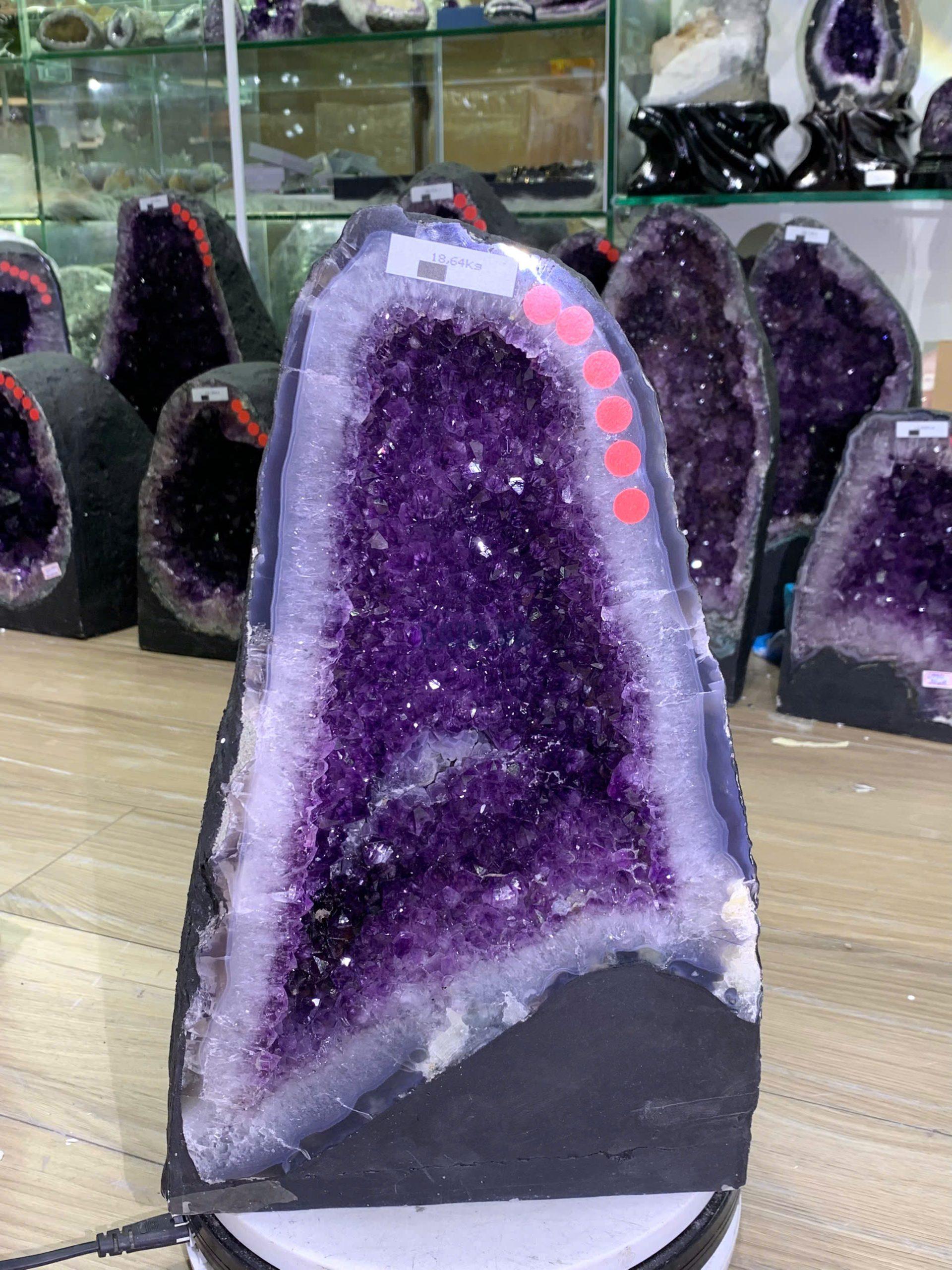 Hốc thạch anh tím tự nhiên - KT: 37x23cm - KL: 18.64kg