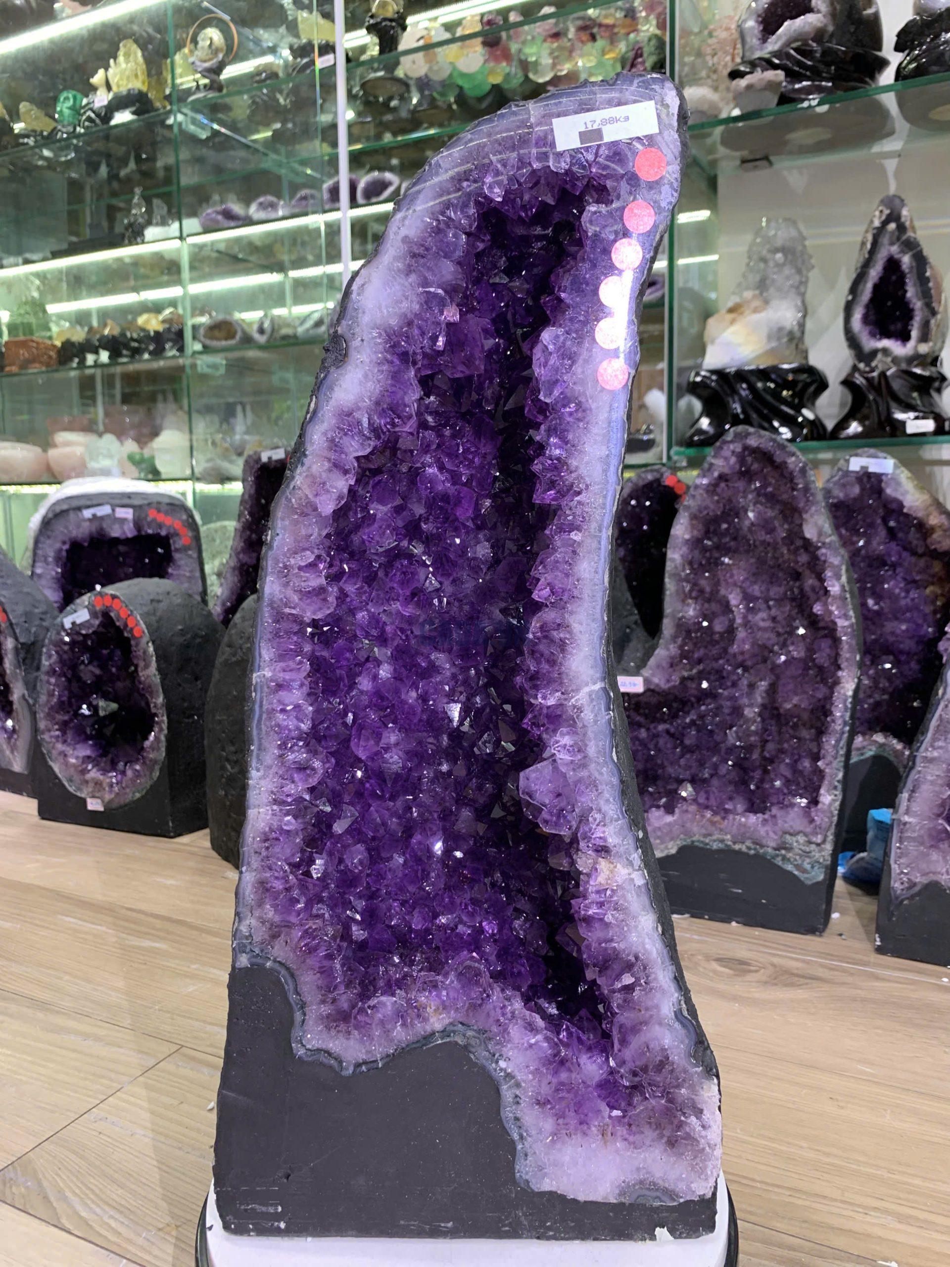 Hốc thạch anh tím tự nhiên - KT: 48x22cm - KL: 17.88kg