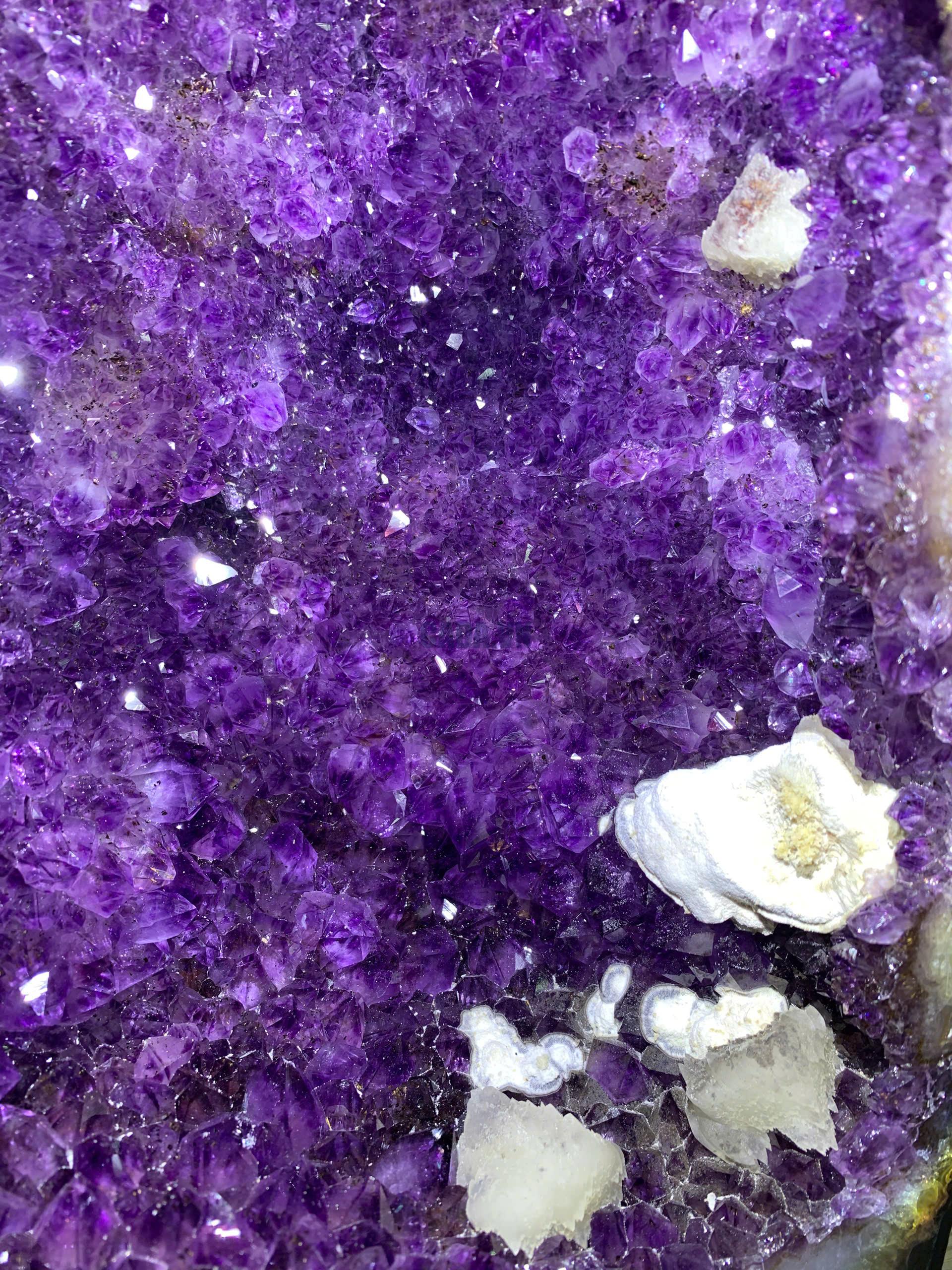 Hốc thạch anh tím tự nhiên - KT: 52x25cm - KL: 33.18kg