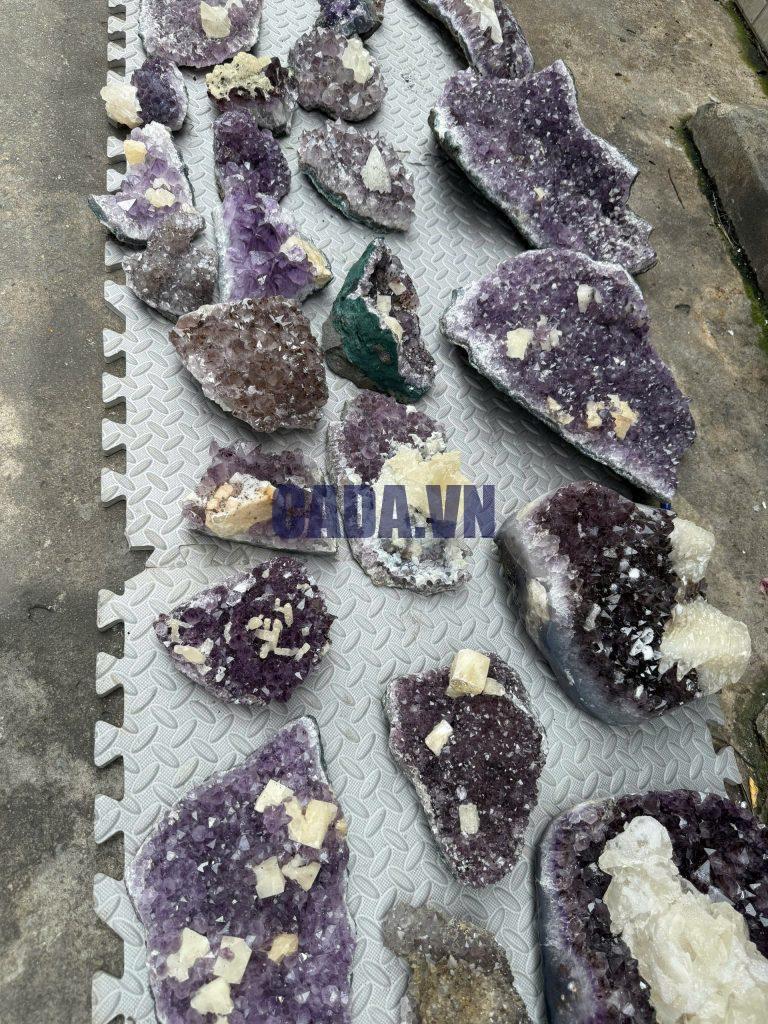 Thạch anh tím cộng sinh calcite
