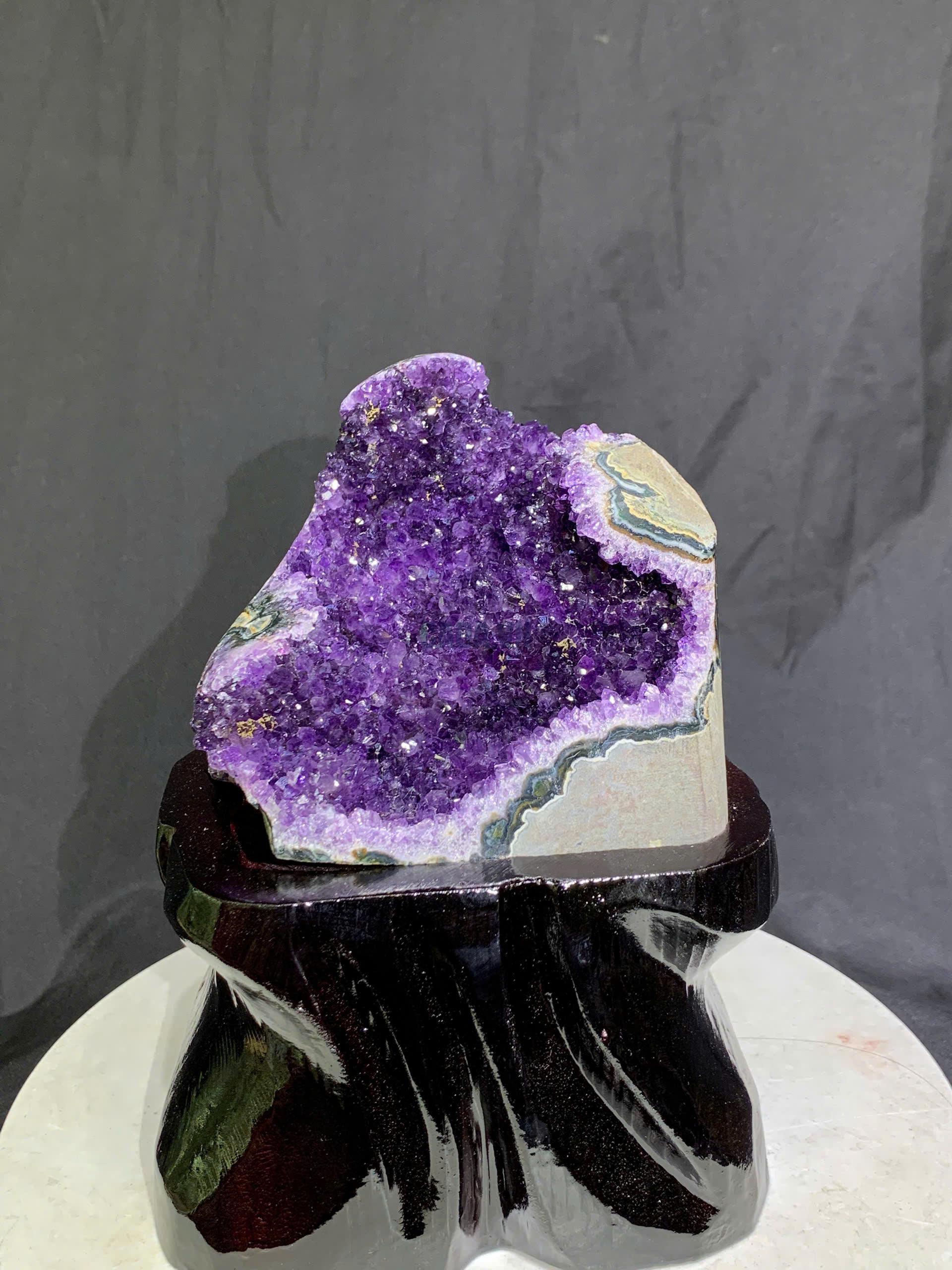 KT: 19x12cm KL: 1.488kg