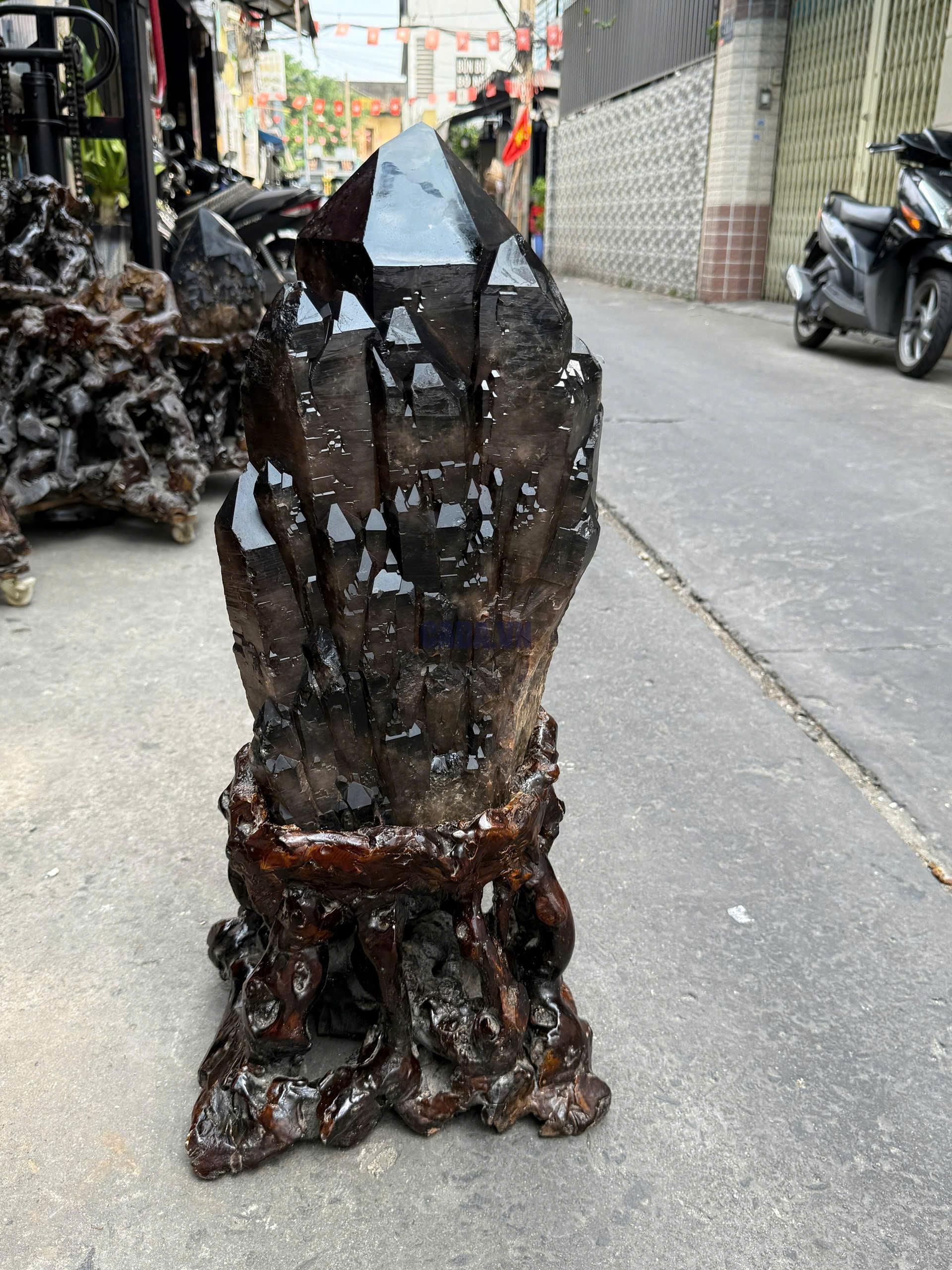 THẠCH ANH KHÓI BIẾN THỂ THÁP - SMOKY QUARTZ KT: 73x27CM, KL: 34,5KG