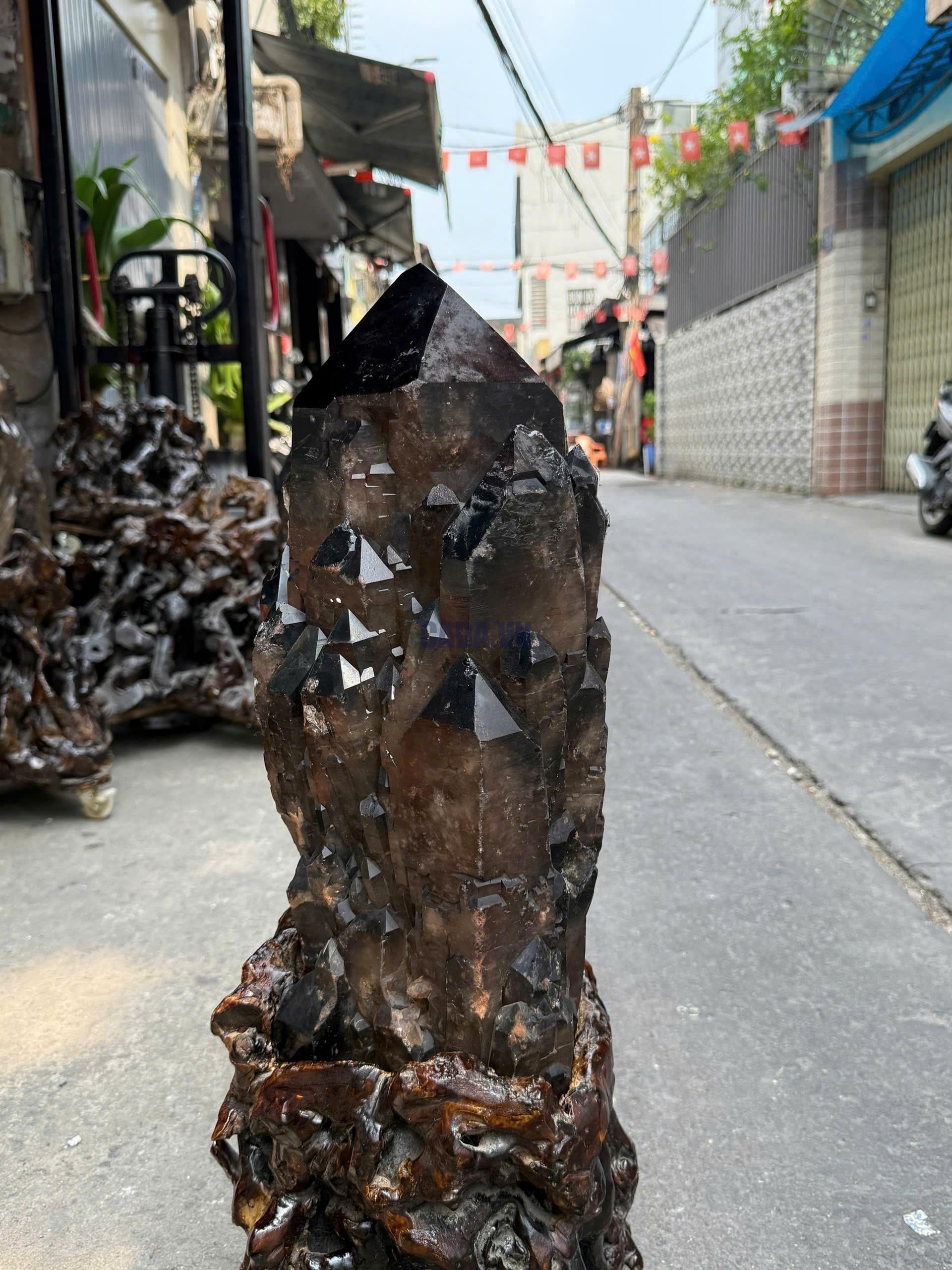 THẠCH ANH KHÓI BIẾN THỂ THÁP - SMOKY QUARTZ KT: 73x27CM, KL: 34,5KG