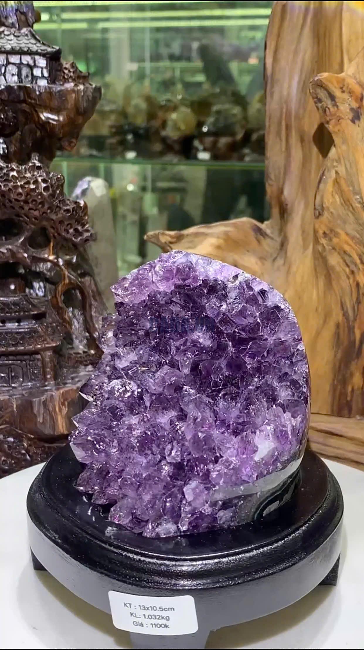 Thạch Anh Tím - Amethyst kèm đế gỗ KT: 13x10.5cm - KL: 1.032kg