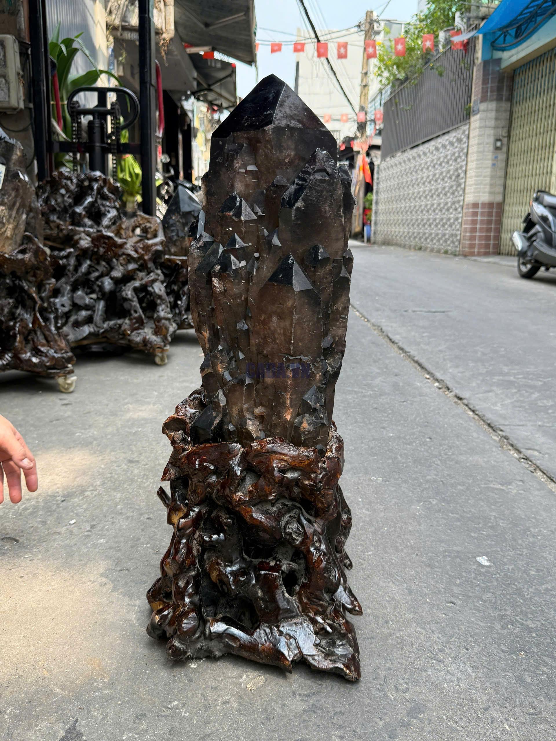 THẠCH ANH KHÓI BIẾN THỂ THÁP - SMOKY QUARTZ KT: 73x27CM, KL: 34,5KG