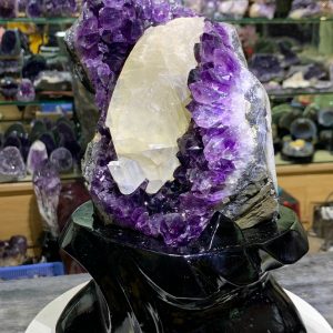 Thạch Anh Tím Uruguay cộng sinh Calcite - Amethyst kèm đế gỗ KT: 27x13cm - KL: 3.758kg
