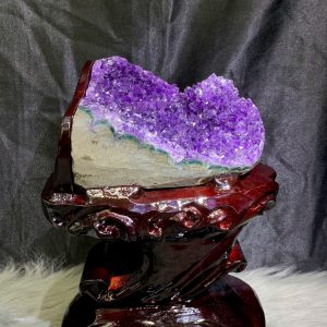 Thạch Anh Tím - Amethyst kèm đế gỗ KT: 21x15cm - KL: 1.564kg