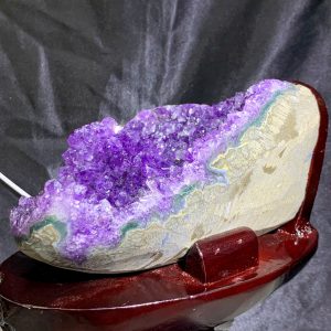 Thạch Anh Tím - Amethyst kèm đế gỗ KT: 21x15cm - KL: 1.564kg