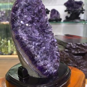 Thạch Anh Tím - Amethyst kèm đế gỗ KT: 20x9.5cm - KL: 1.188kg
