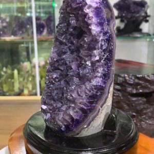 Thạch Anh Tím - Amethyst kèm đế gỗ KT: 20x9.5cm - KL: 1.188kg