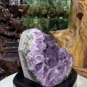 Thạch Anh Tím - Amethyst kèm đế gỗ KT: 14.5x10.5cm - KL: 1,36kg