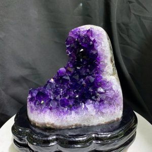 Thạch Anh Tím - Amethyst kèm đế gỗ KT: 15x13cm - KL: 1.052kg