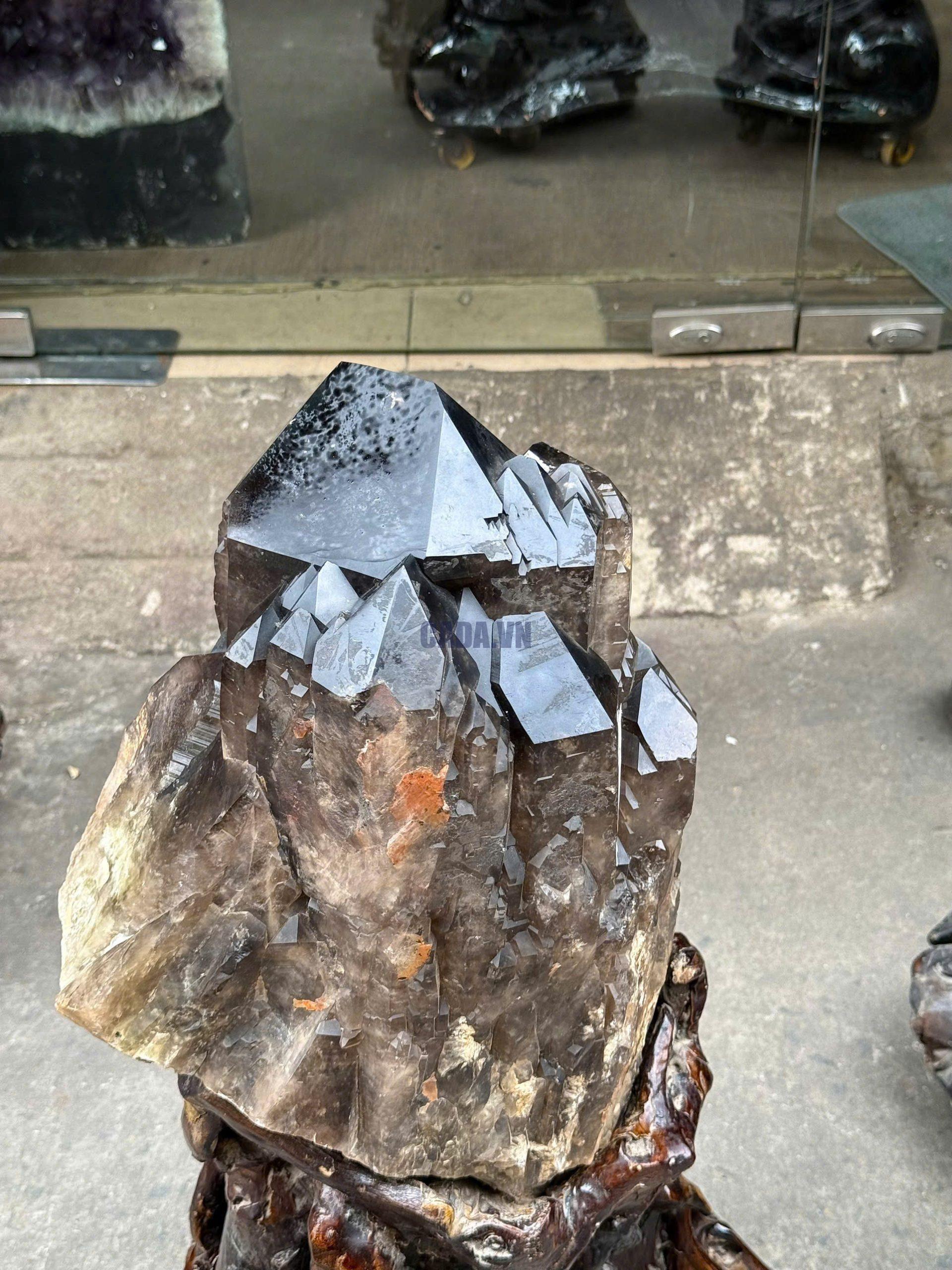 THẠCH ANH KHÓI BIẾN THỂ THÁP - SMOKY QUARTZ KT: 81x31CM, KL: 38.5KG