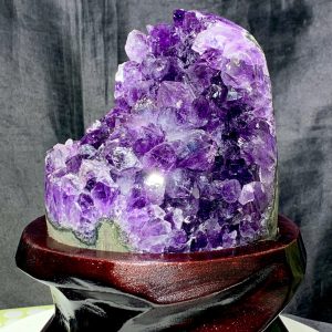 Thạch Anh Tím - Amethyst kèm đế gỗ KT: 20.5x 10.5cm - KL: 1.71kg
