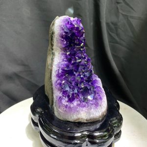 Thạch Anh Tím - Amethyst kèm đế gỗ KT: 15x13cm - KL: 1.052kg