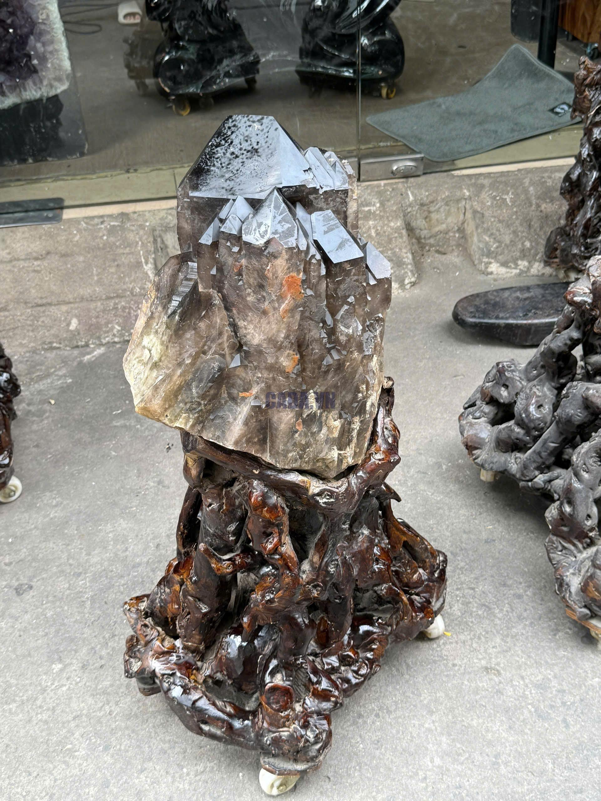 THẠCH ANH KHÓI BIẾN THỂ THÁP - SMOKY QUARTZ KT: 81x31CM, KL: 38.5KG
