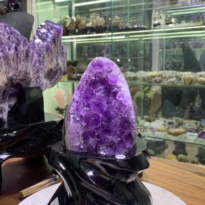 Thạch Anh Tím - Amethyst kèm đế gỗ KT: 21x9cm - KL: 1,2kg