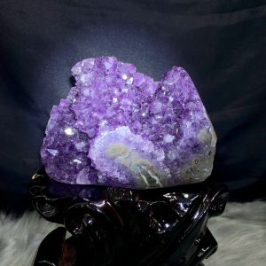 Thạch Anh Tím - Amethyst kèm đế gỗ KT: 22x11cm - KL: 1.056kg
