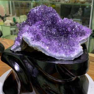 Thạch Anh Tím - Amethyst kèm đế gỗ KT: 19x20cm - KL: 1.5kg