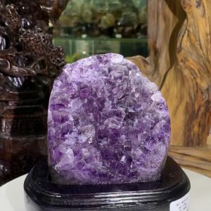 Thạch Anh Tím - Amethyst kèm đế gỗ KT: 14x9.5 - KL: 1.3kg