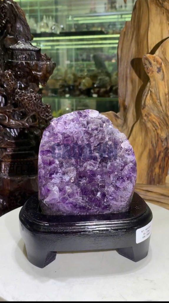 Thạch Anh Tím - Amethyst kèm đế gỗ KT: 14x9.5 - KL: 1.3kg