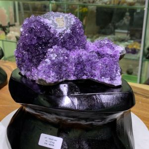 Thạch Anh Tím - Amethyst kèm đế gỗ KT: 19x20cm - KL: 1.5kg