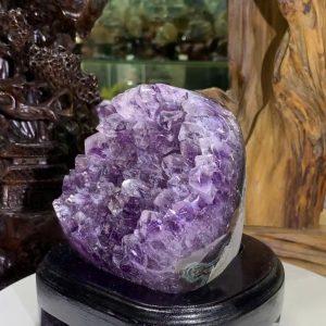 Thạch Anh Tím - Amethyst kèm đế gỗ KT: 14x9.5 - KL: 1.3kg