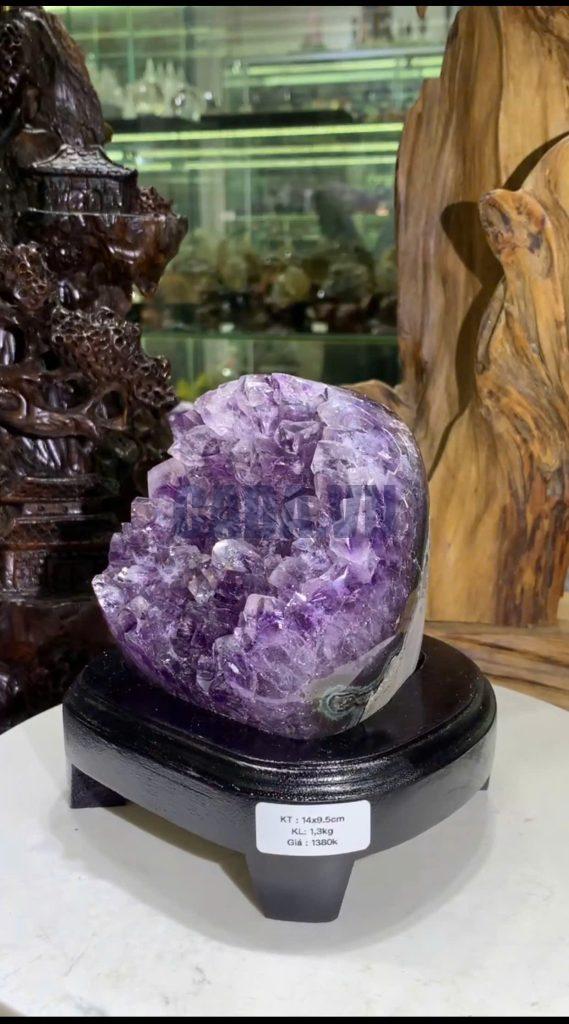 Thạch Anh Tím - Amethyst kèm đế gỗ KT: 14x9.5 - KL: 1.3kg