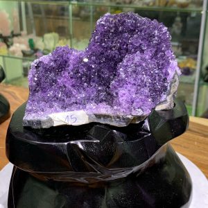 Thạch Anh Tím - Amethyst kèm đế gỗ KT: 19x20cm - KL: 1.5kg